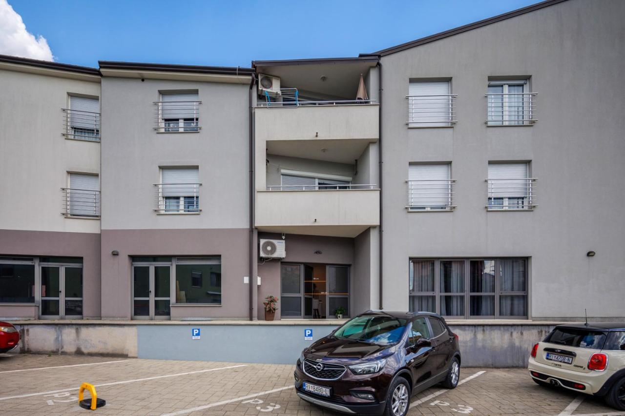 Terra 5 Deluxe Apartment On The Ground Floor With Private Parking Rijeka Buitenkant foto