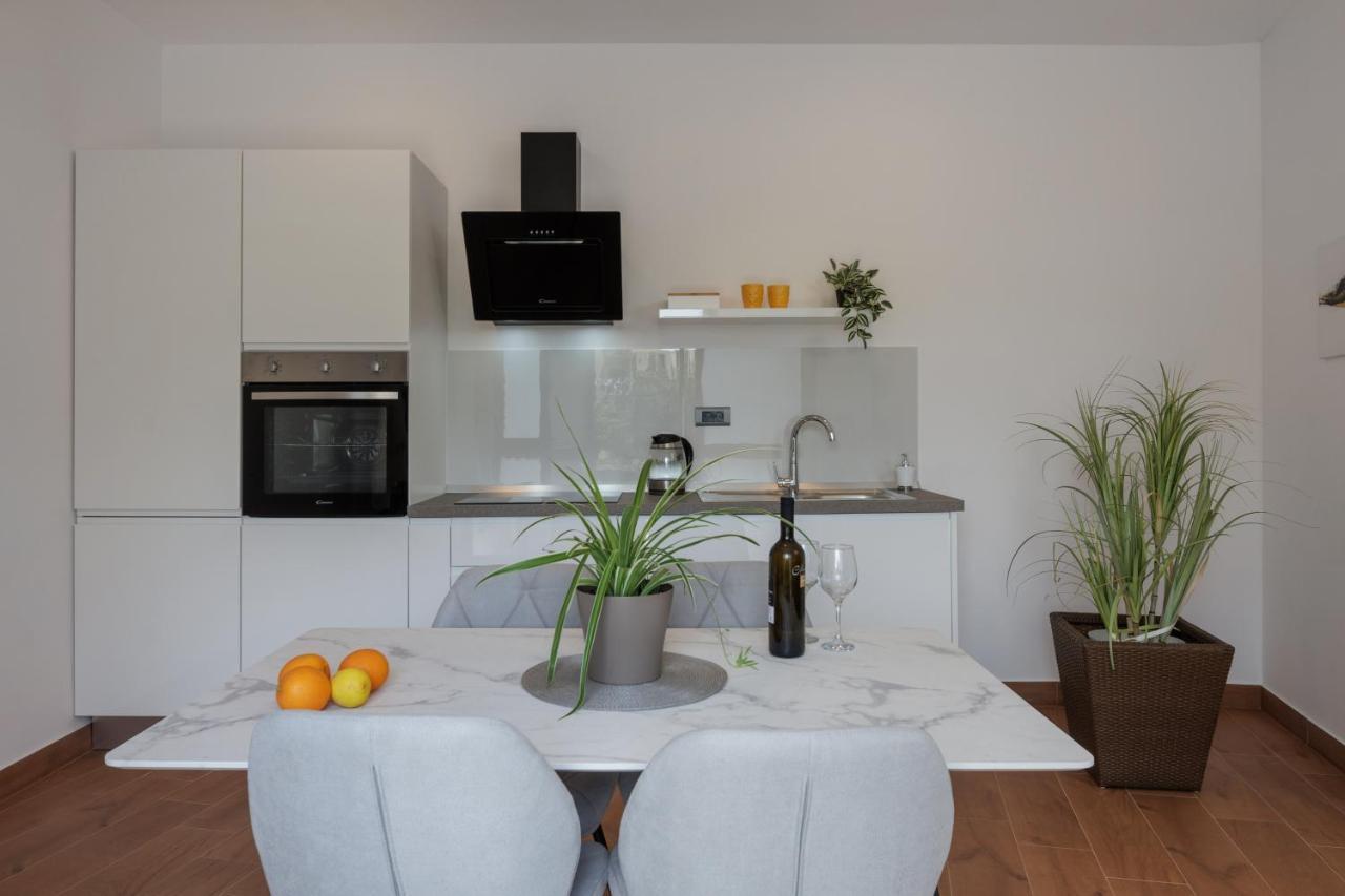 Terra 5 Deluxe Apartment On The Ground Floor With Private Parking Rijeka Buitenkant foto