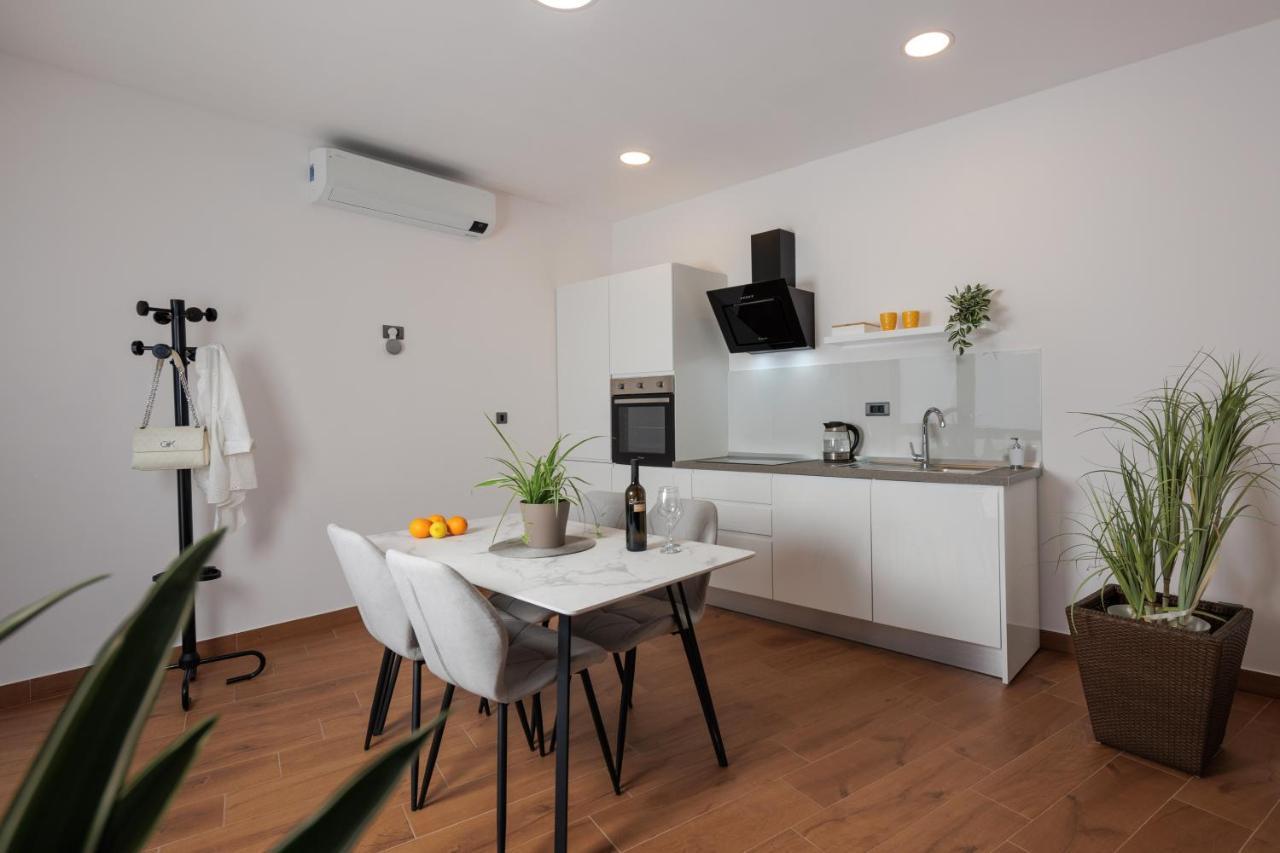 Terra 5 Deluxe Apartment On The Ground Floor With Private Parking Rijeka Buitenkant foto